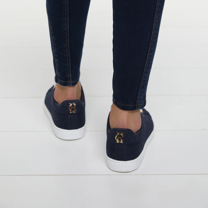 Logo detail on the reverse of the Holland Cooper Chelsea Court Trainer in Ink Navy