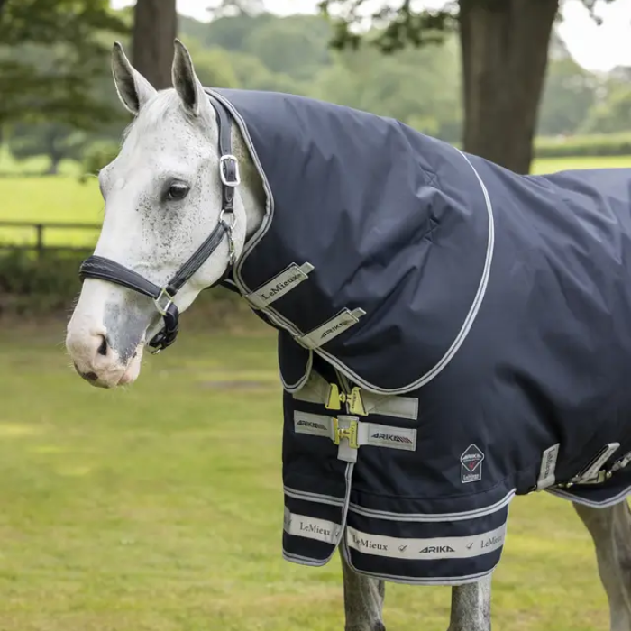 Le Mieux Arika Feather Weigh Neck Cover in Navy